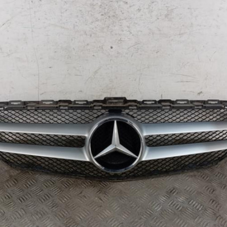 Calandre MERCEDES CLASSE C 205 Photo n°1