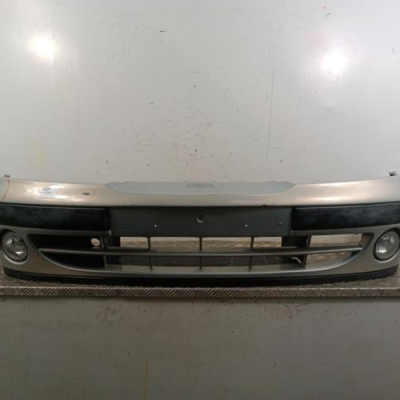 Pare choc avant RENAULT MEGANE 1