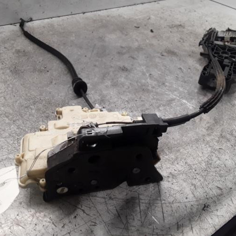 Serrure avant droit VOLKSWAGEN PASSAT 5 Serrure avant droit VOLKSWAGEN PASSAT 5