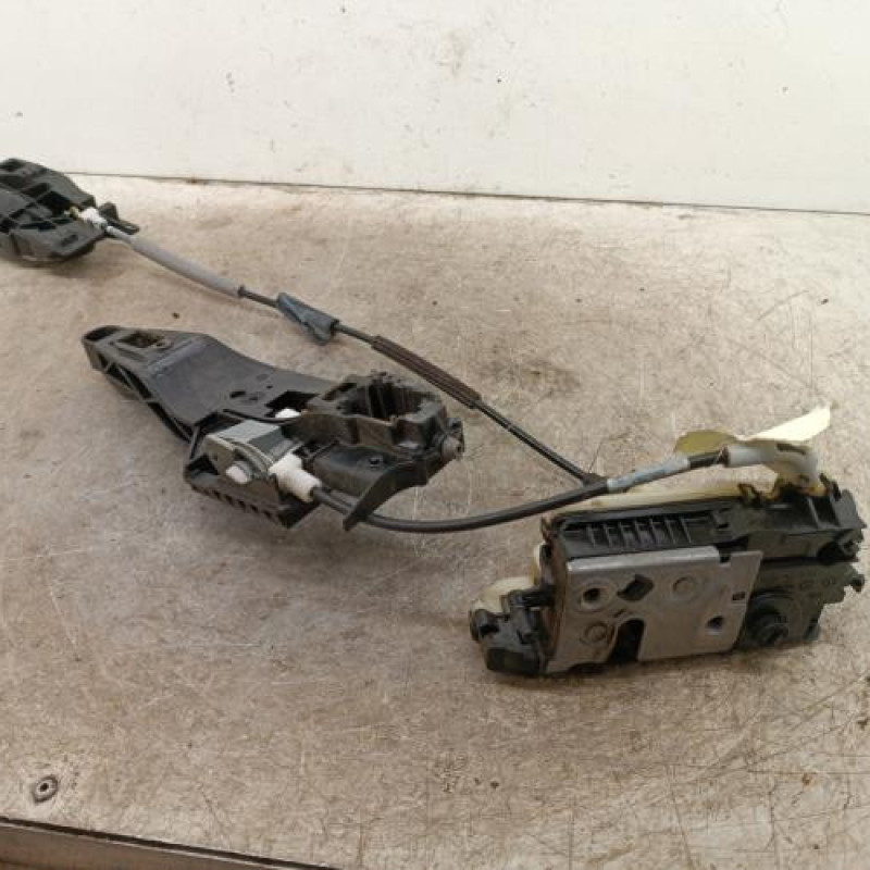 Serrure arriere droit PEUGEOT 208 1 Serrure arriere droit PEUGEOT 208 1
