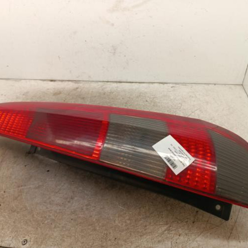 Feu arriere principal droit (feux) FORD FIESTA 5 Feu arriere principal droit (feux) FORD FIESTA 5
