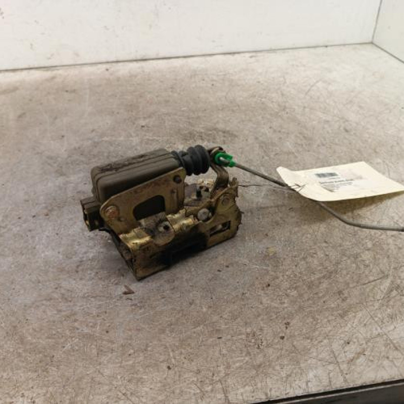 Serrure avant droit RENAULT R21