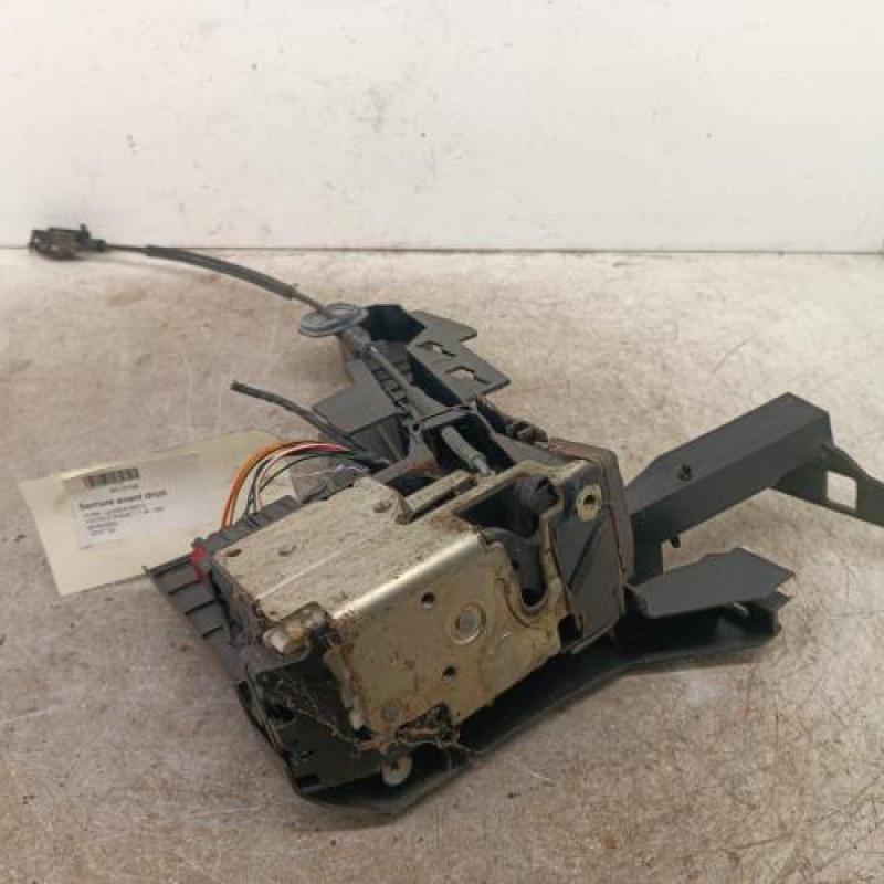 Serrure avant droit FORD FIESTA 5 Serrure avant droit FORD FIESTA 5