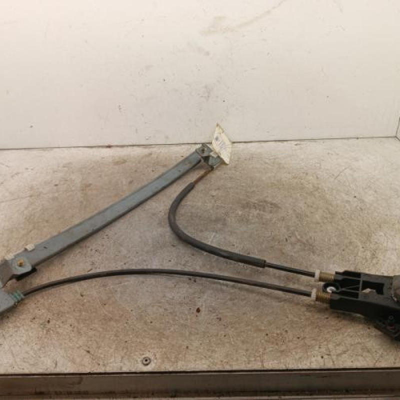Leve vitre mecanique avant gauche PEUGEOT 106