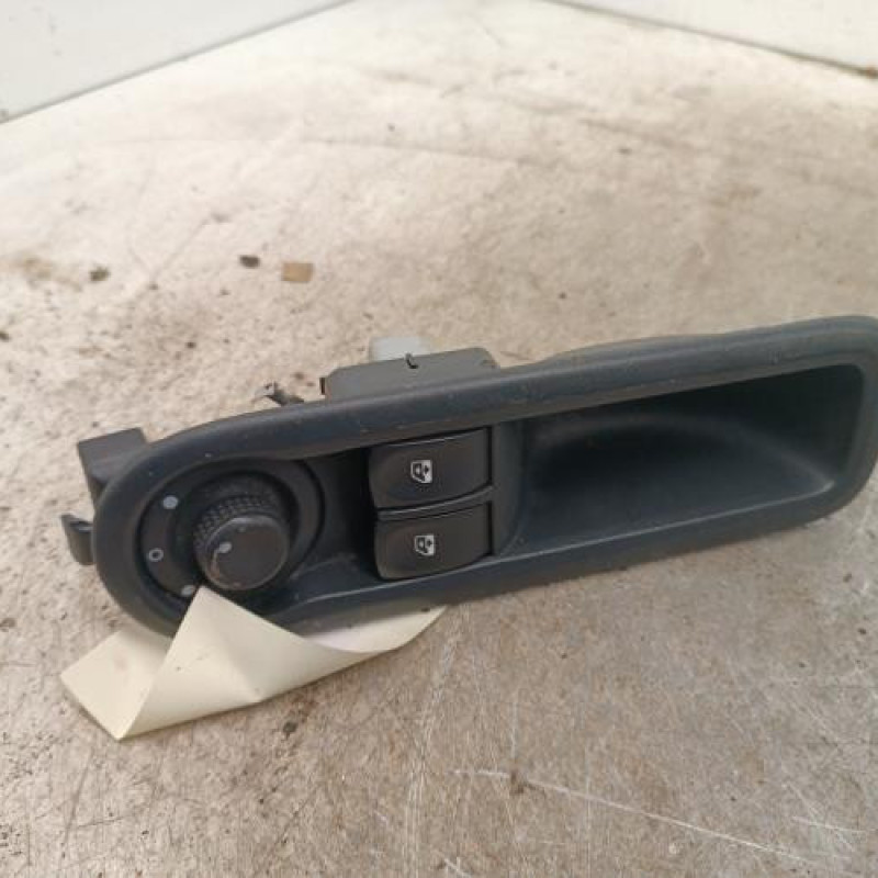 Interrupteur de leve vitre avant gauche RENAULT CLIO 3