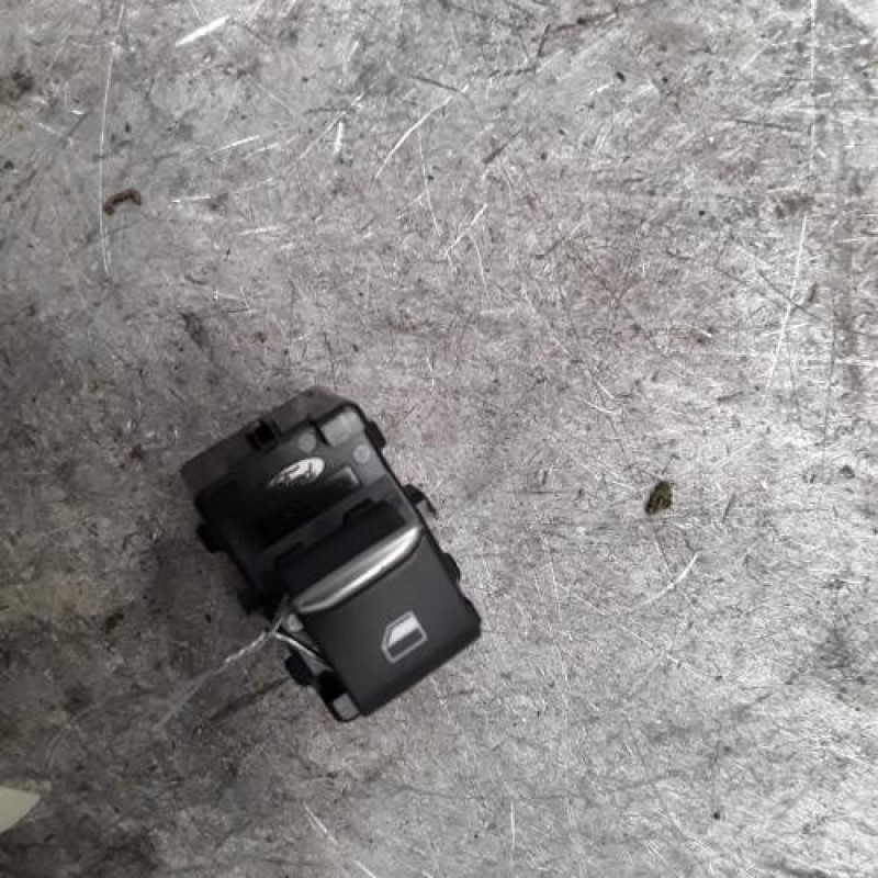 Interrupteur de leve vitre arriere gauche FORD PUMA 2
