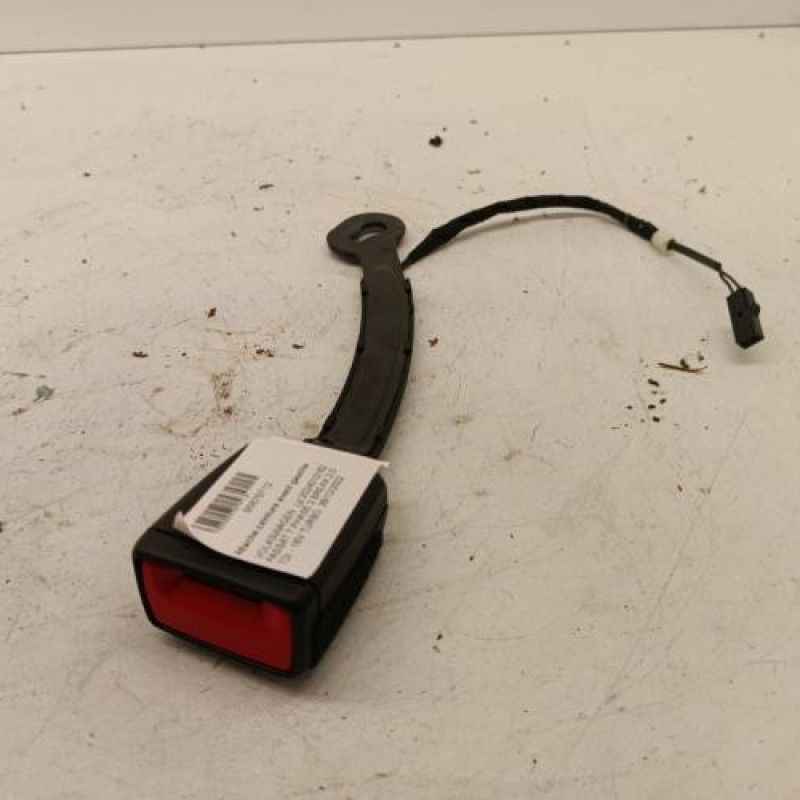 Attache ceinture avant gauche VOLKSWAGEN PASSAT 7