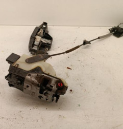 Serrure arriere droit PEUGEOT 208 1