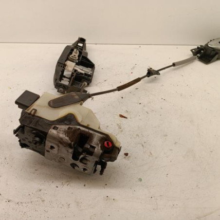 Serrure arriere droit PEUGEOT 208 1