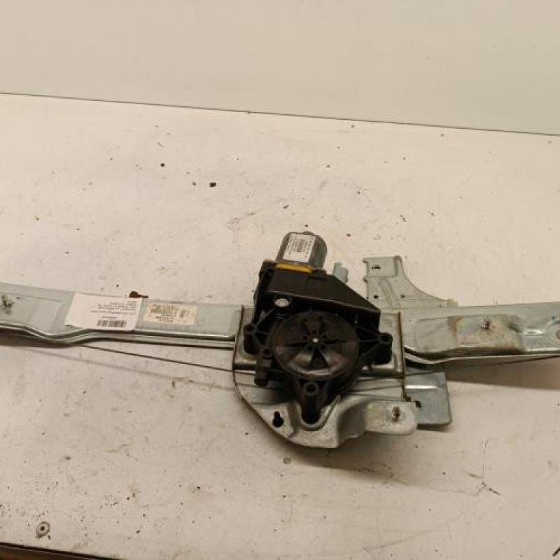 Leve vitre electrique avant droit PEUGEOT 208 1