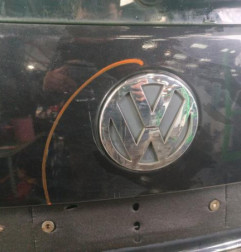 Malle/Hayon arriere VOLKSWAGEN TOURAN 1