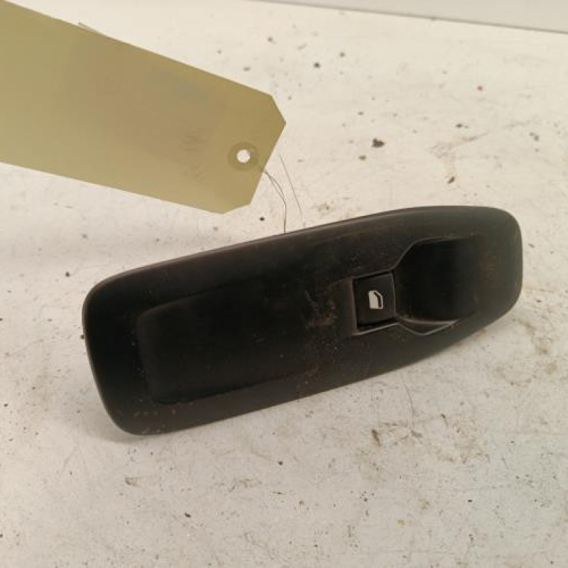Interrupteur de leve vitre avant droit PEUGEOT 208 1