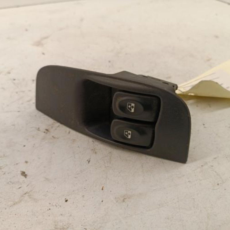Interrupteur de leve vitre avant gauche RENAULT MEGANE 1