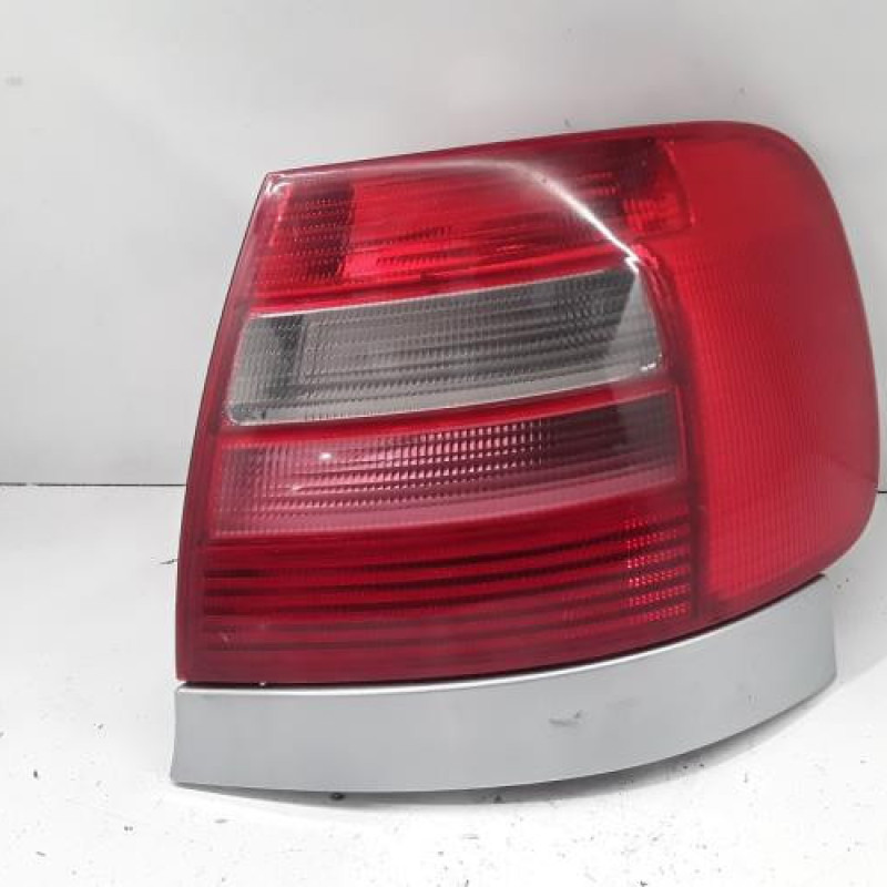 Feu arriere principal droit (feux) AUDI A4 1 Feu arriere principal droit (feux) AUDI A4 1