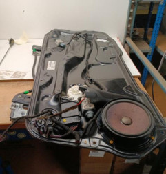 Leve vitre electrique avant droit VOLKSWAGEN GOLF 4 Photo n°1