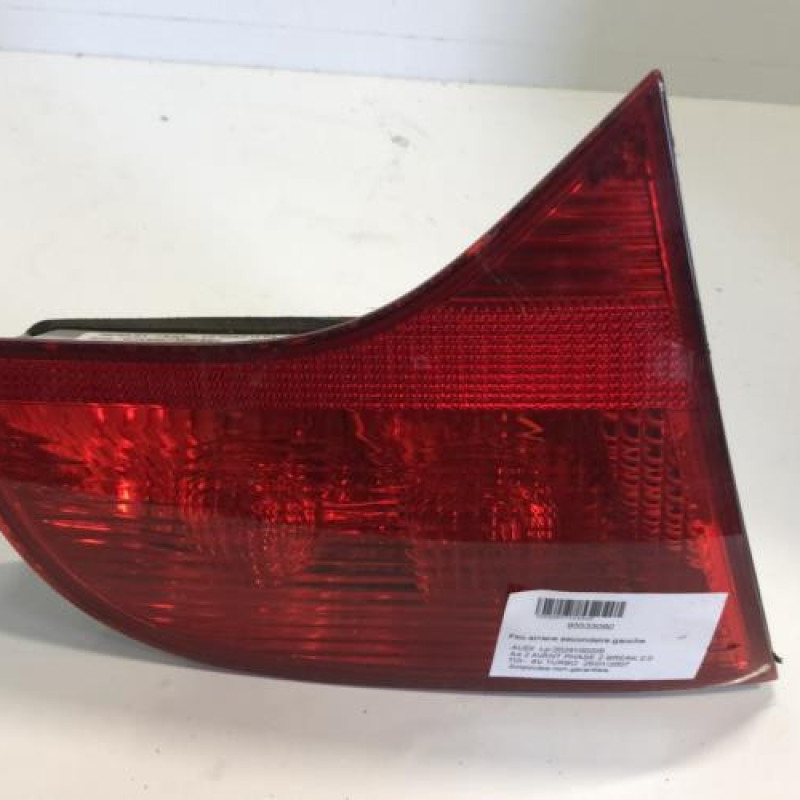 Feu arriere secondaire gauche (feux) AUDI A4 2 Feu arriere secondaire gauche (feux) AUDI A4 2