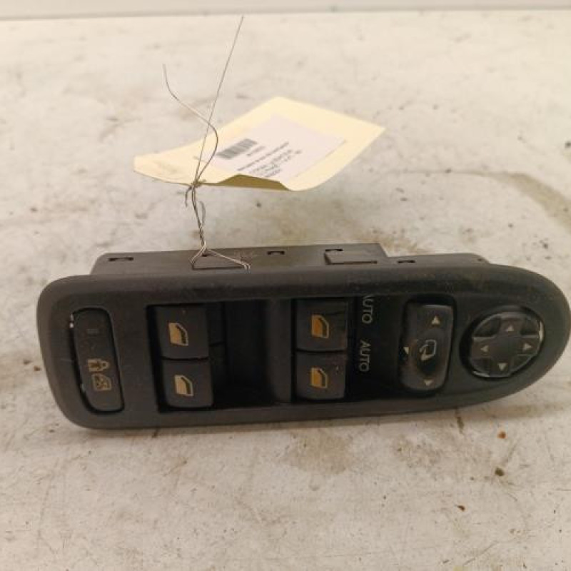 Interrupteur de leve vitre avant gauche CITROEN C3 2