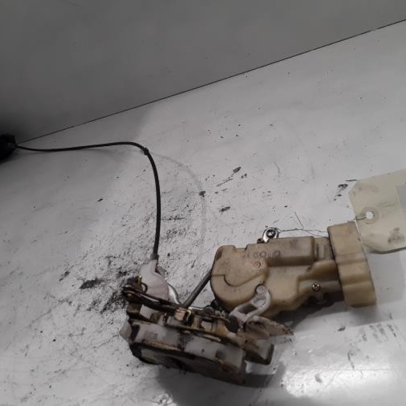 Serrure avant droit TOYOTA YARIS 1