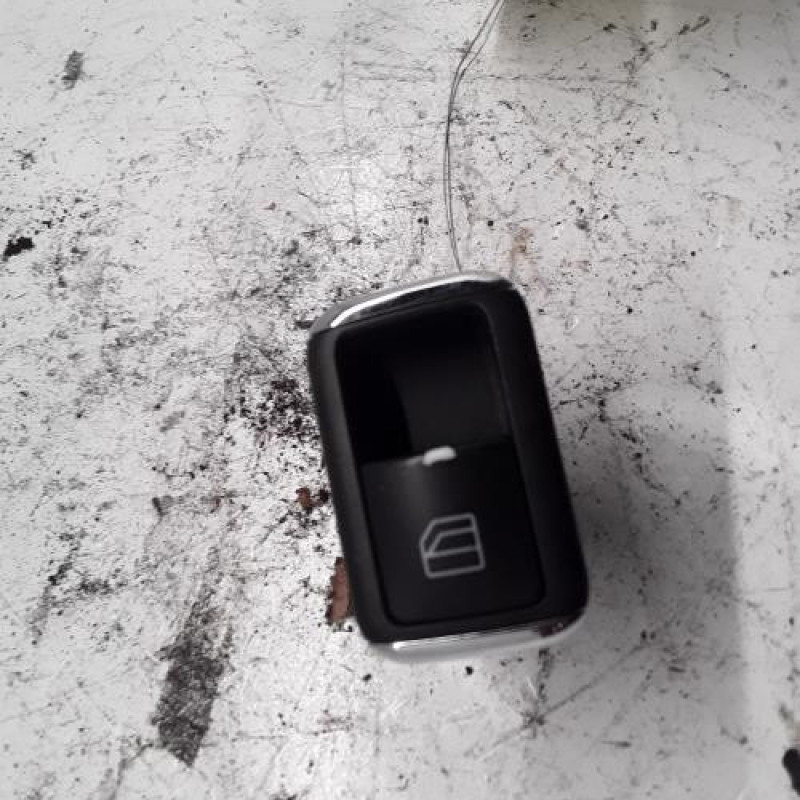 Interrupteur de leve vitre avant droit MERCEDES CLASSE C 204