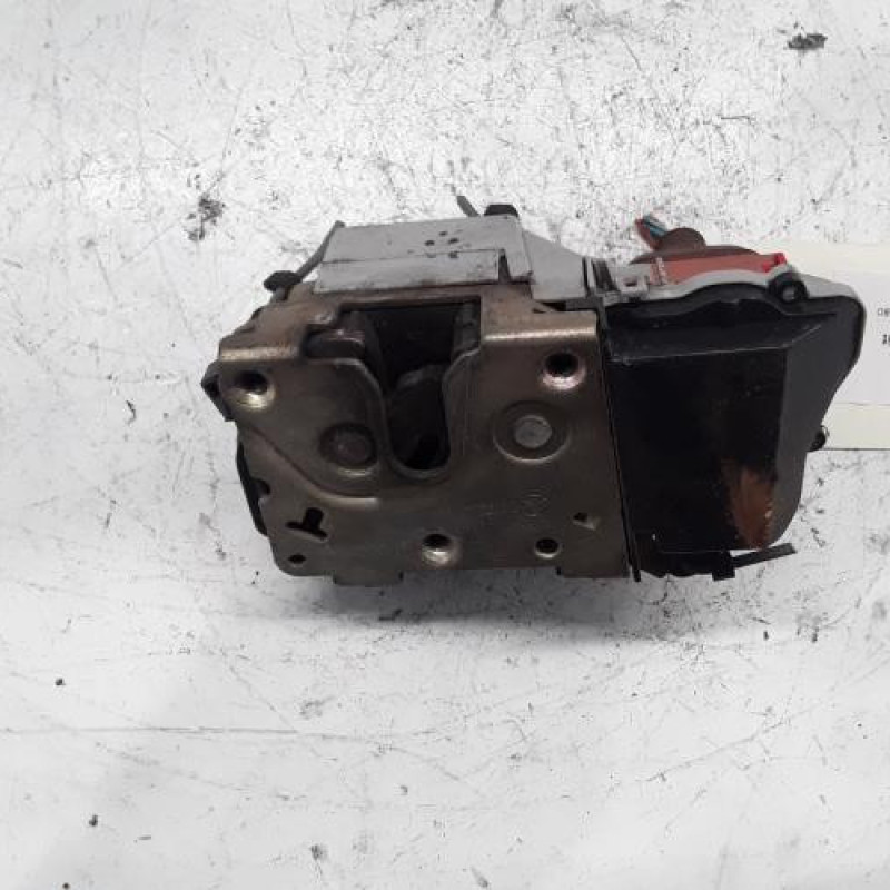 Serrure avant droit PEUGEOT 406 Serrure avant droit PEUGEOT 406