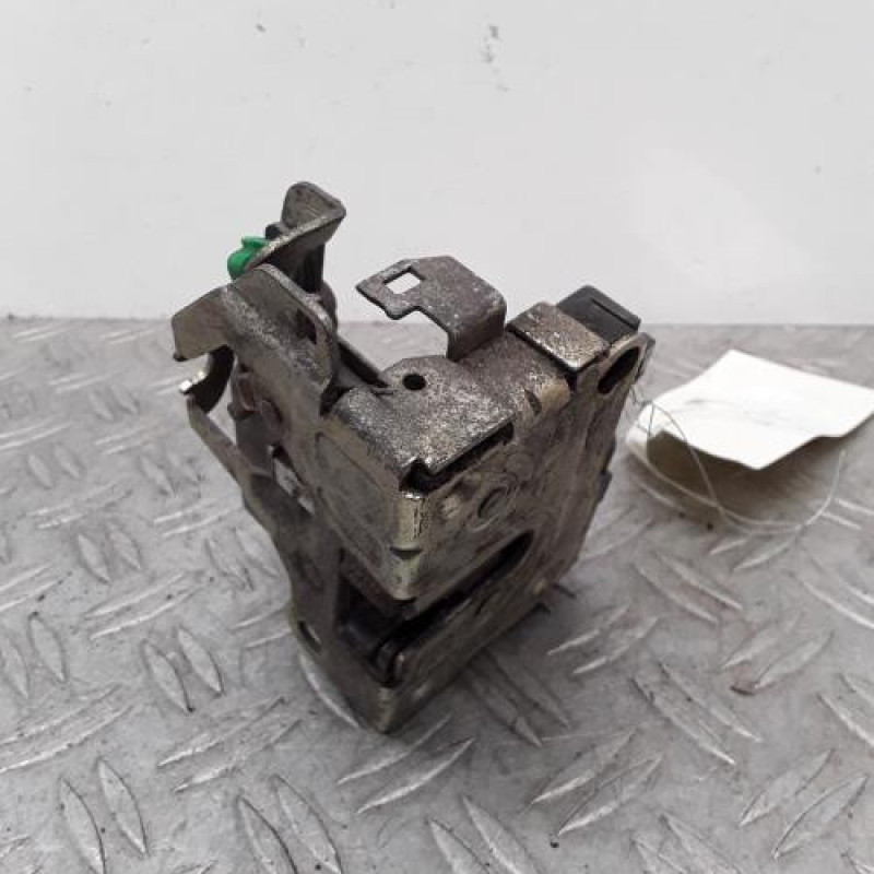 Serrure avant droit RENAULT CLIO 2 Serrure avant droit RENAULT CLIO 2