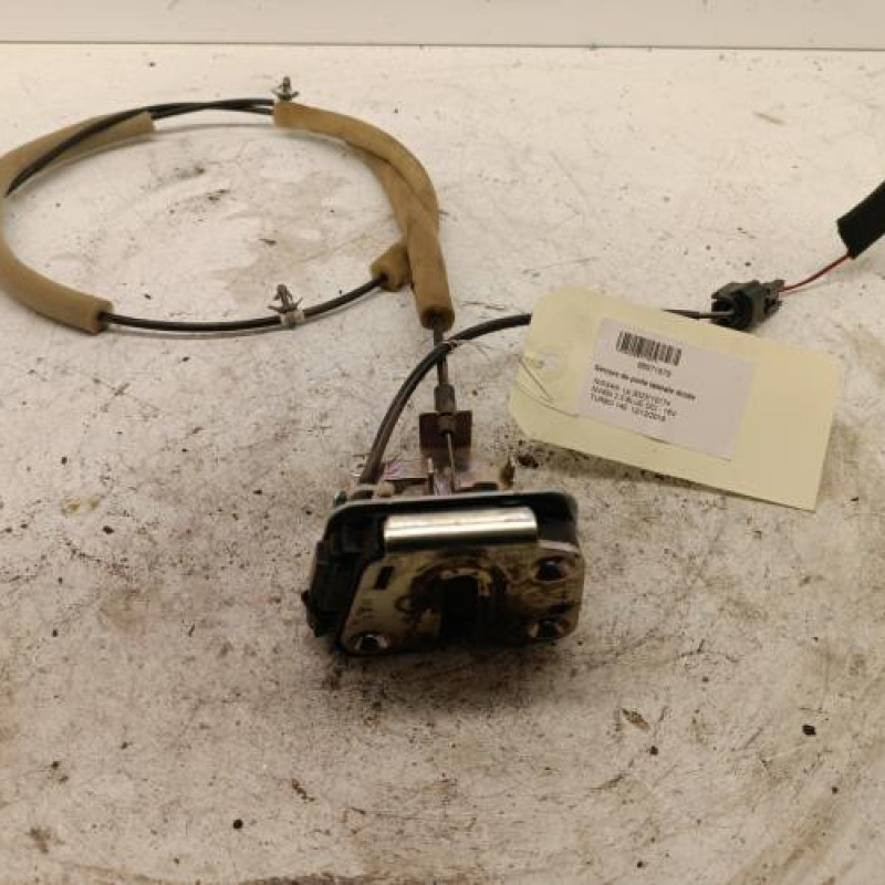 Serrure de porte laterale droite NISSAN NV400
