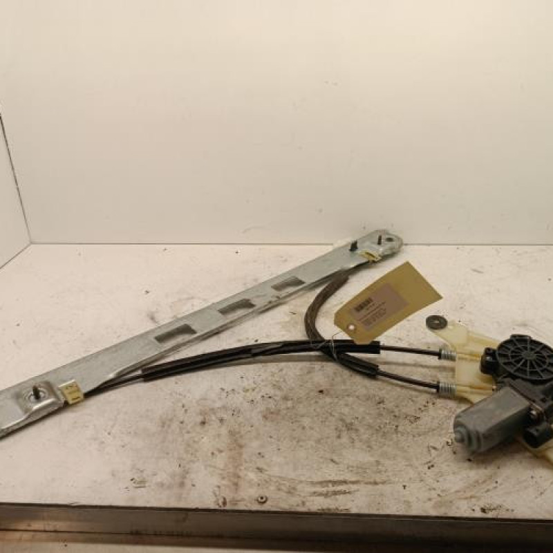 Leve vitre electrique avant droit NISSAN NV400