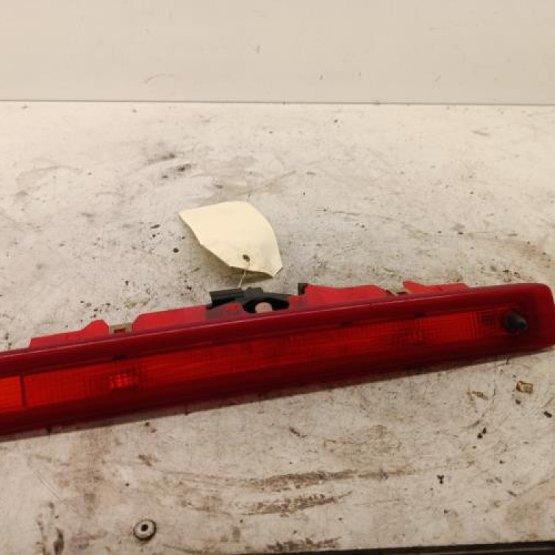Feu arriere stop central RENAULT CLIO 3 Feu arriere stop central RENAULT CLIO 3