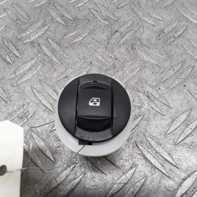 Interrupteur de leve vitre avant droit RENAULT CLIO 3