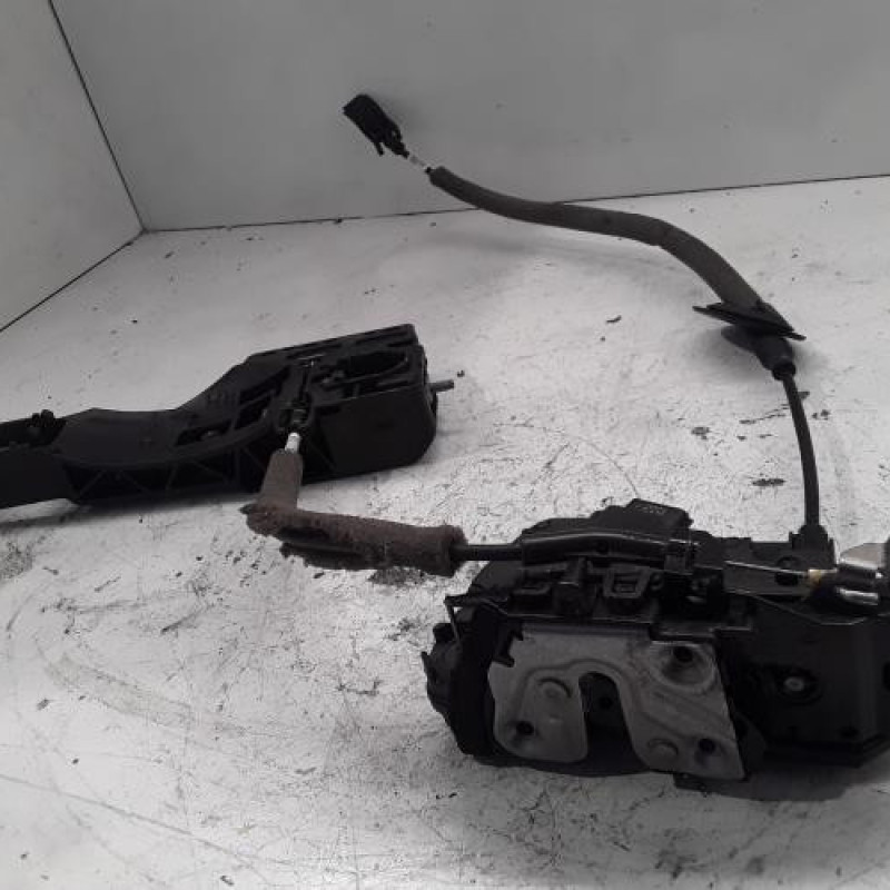 Serrure avant droit RENAULT CLIO 5 Serrure avant droit RENAULT CLIO 5