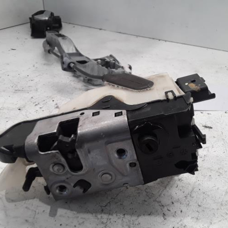 Serrure avant gauche PEUGEOT 2008 1 Serrure avant gauche PEUGEOT 2008 1