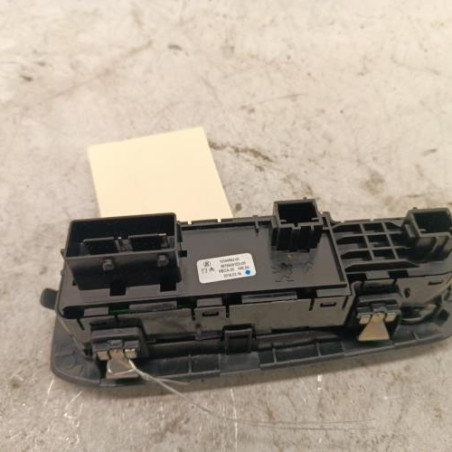 Interrupteur de leve vitre avant gauche PEUGEOT 308 2