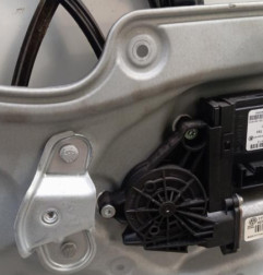 Leve vitre electrique avant gauche VOLKSWAGEN TOURAN 2 Photo n°5