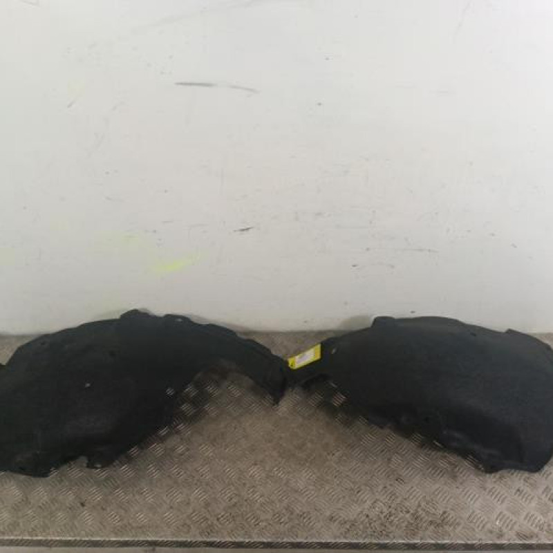 Pare boue avant gauche RENAULT MEGANE 5 Pare boue avant gauche RENAULT MEGANE 5