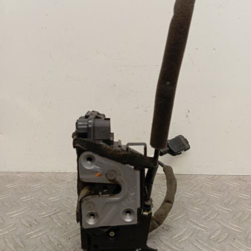 Serrure avant droit RENAULT CLIO 4 Serrure avant droit RENAULT CLIO 4