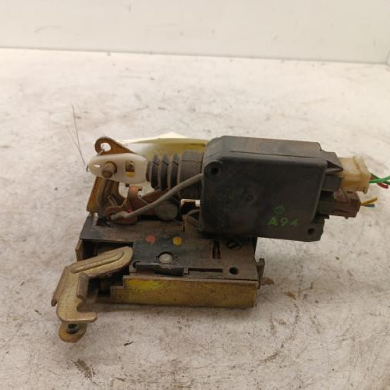 Serrure avant droit PEUGEOT 405 Serrure avant droit PEUGEOT 405