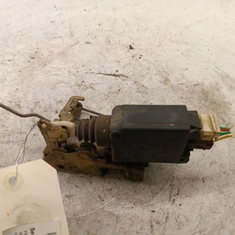 Serrure avant gauche PEUGEOT 405 Serrure avant gauche PEUGEOT 405