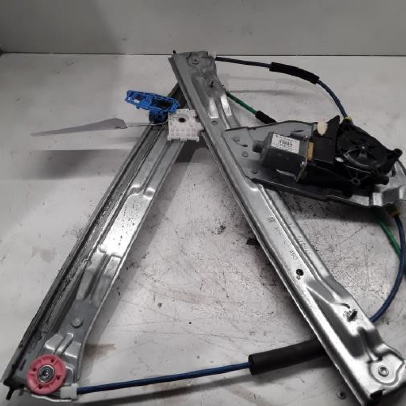 Leve vitre electrique avant gauche PEUGEOT 208 1