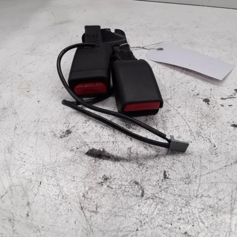 Attache ceinture arriere droit RENAULT MEGANE 5