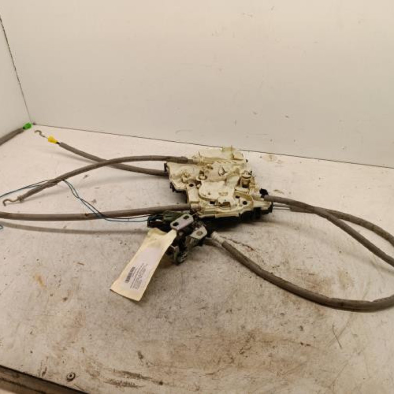 Serrure de porte laterale droite MERCEDES VITO 447