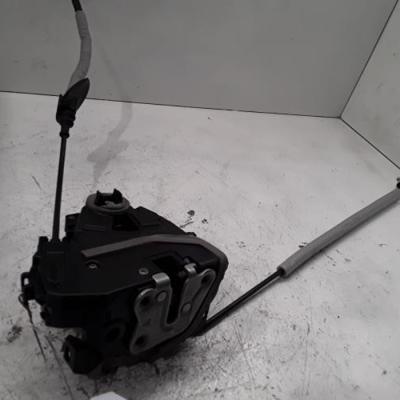 Serrure avant droit RENAULT MEGANE 5 Serrure avant droit RENAULT MEGANE 5