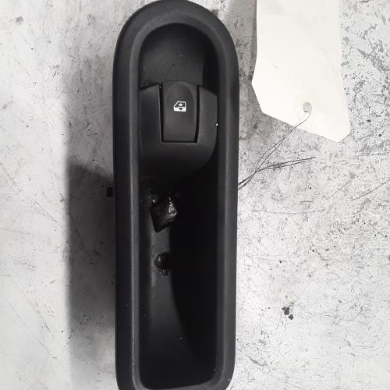 Interrupteur de leve vitre avant droit RENAULT CLIO 3