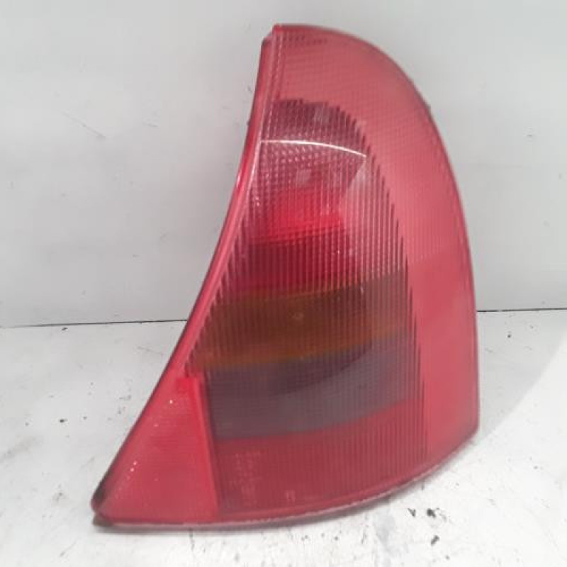 Feu arriere principal droit (feux) RENAULT CLIO 2 Feu arriere principal droit (feux) RENAULT CLIO 2