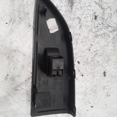Interrupteur de leve vitre avant droit SKODA FABIA 1