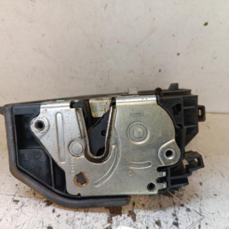 Serrure arriere gauche BMW X3 E83 Serrure arriere gauche BMW X3 E83