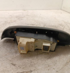 Interrupteur de leve vitre avant gauche TOYOTA YARIS VERSO