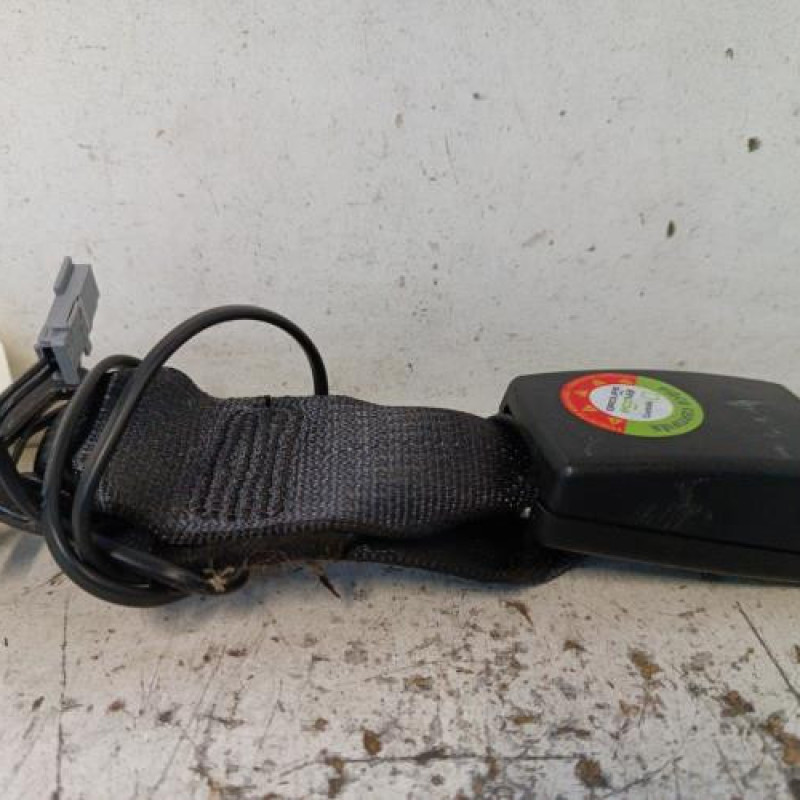 Attache ceinture arriere centrale OPEL CORSA E