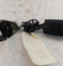 Attache ceinture arriere gauche PEUGEOT 3008 1