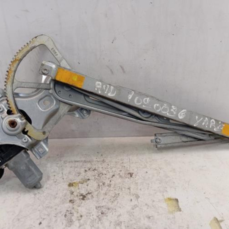 Leve vitre electrique avant droit TOYOTA YARIS 2