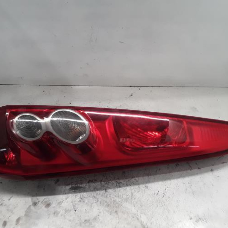 Feu arriere principal droit (feux) FORD FIESTA 5 Feu arriere principal droit (feux) FORD FIESTA 5
